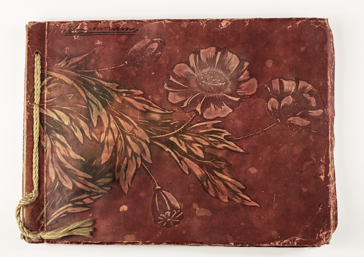Fotoalbum som har tillhört Elin Andersson (gift Tidstrand). 1920-talet