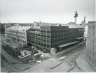 Västerås, Centrum, kv. Manfred.
Kontors- och affärshus under uppbyggnad. 1971.