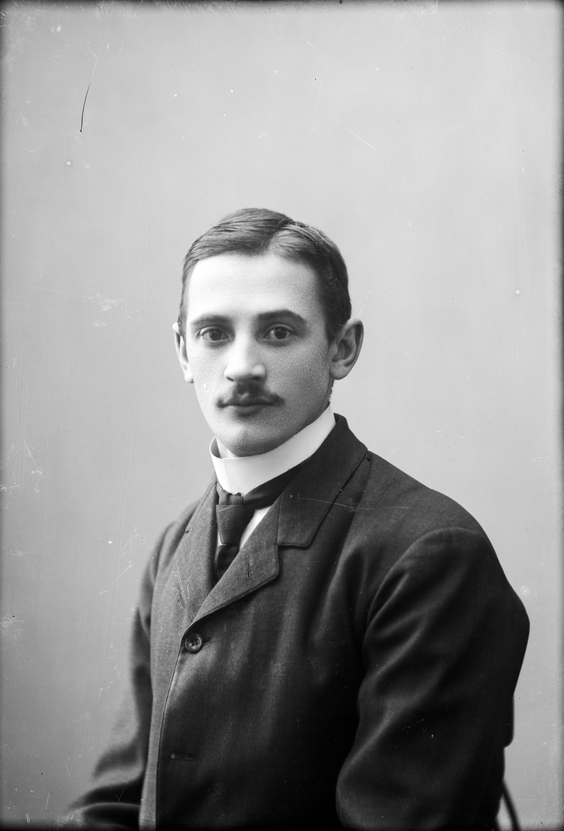 Ateljéporträtt - man, Alunda, Uppland