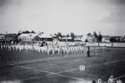 Hamar, Briskeby gressbane, turnstevne, turnere defilerer,