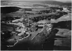 Flygfoto över Kvarnsvedens pappersbruk, 1930-tal.