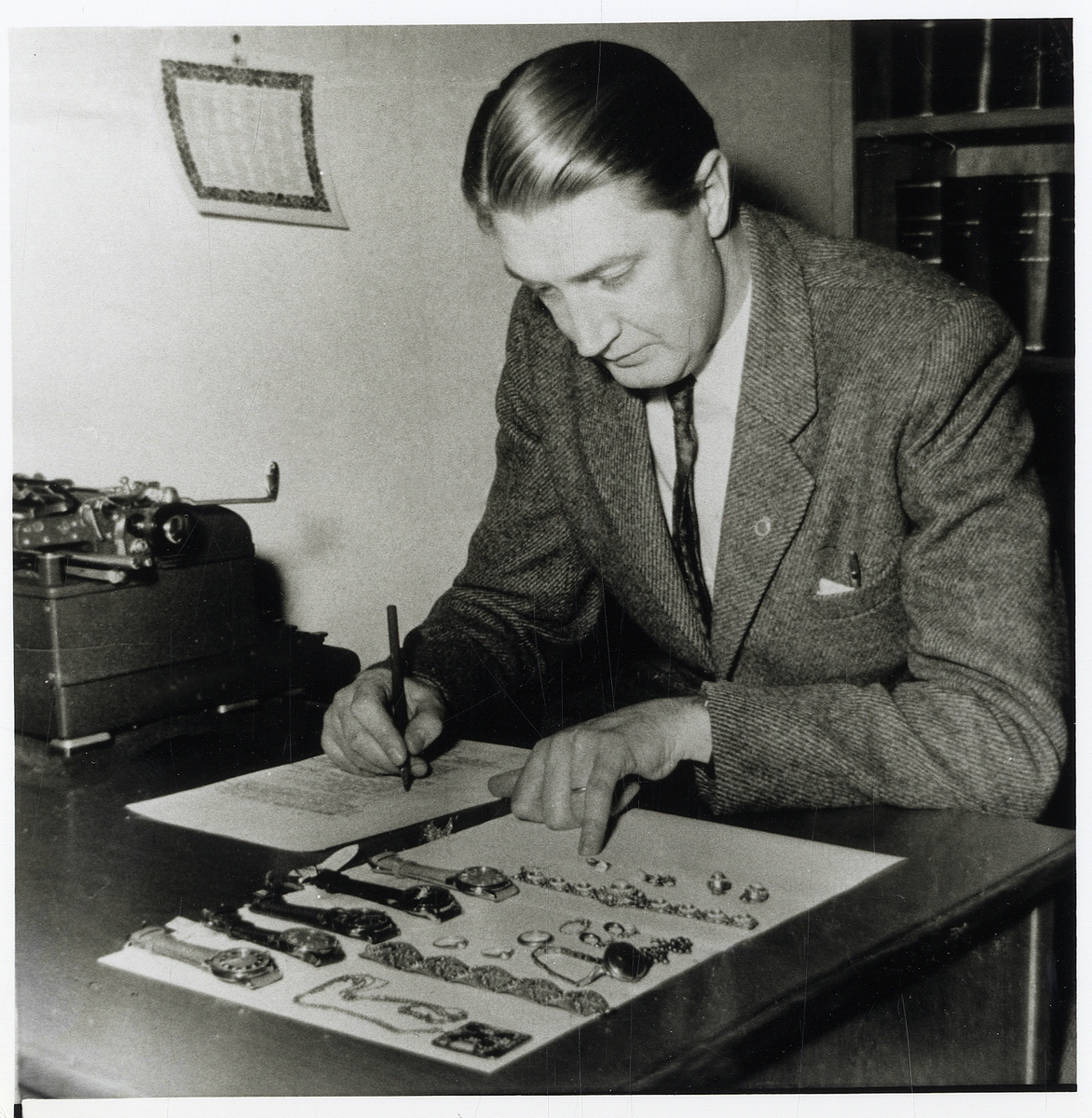 Olof Ringius vid Växjöpolisens kriminalavdelning 1956.