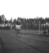 Internationellt på Värendsvallen, 1943. 
Målgång i ett sprinterlopp. En man från Ungern vinner.
