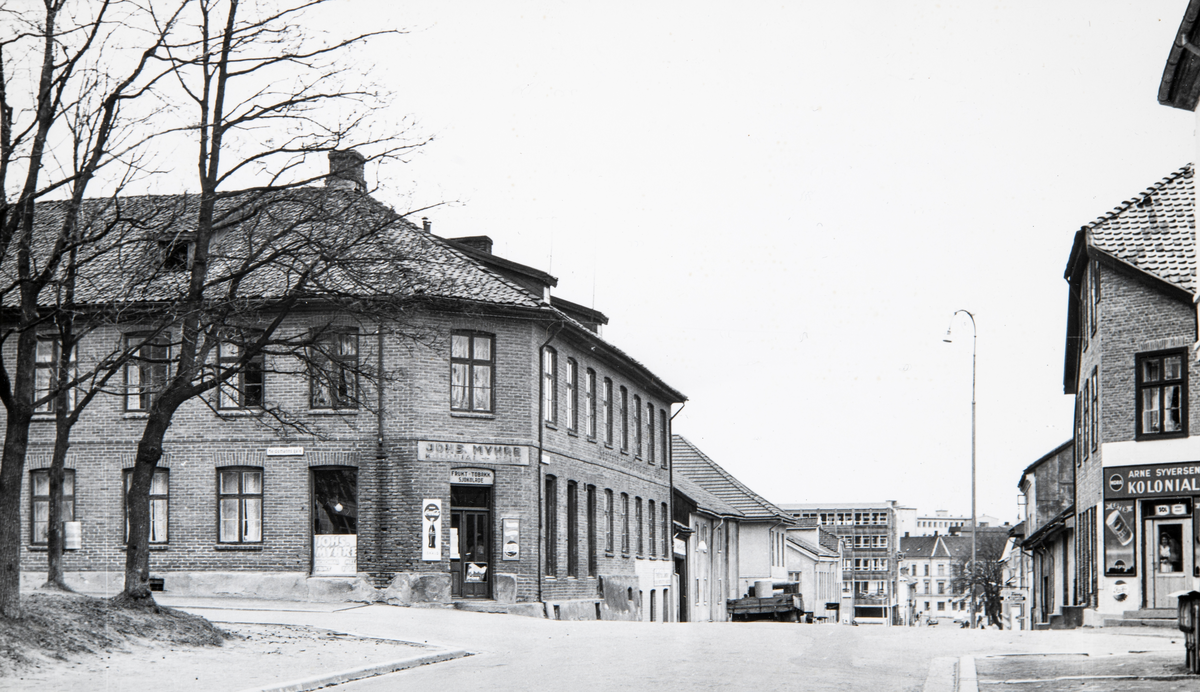 Hamar, Storhamargata 23 i krysset med Heidmanns gate, Johs Myhre kolonilaforretning,