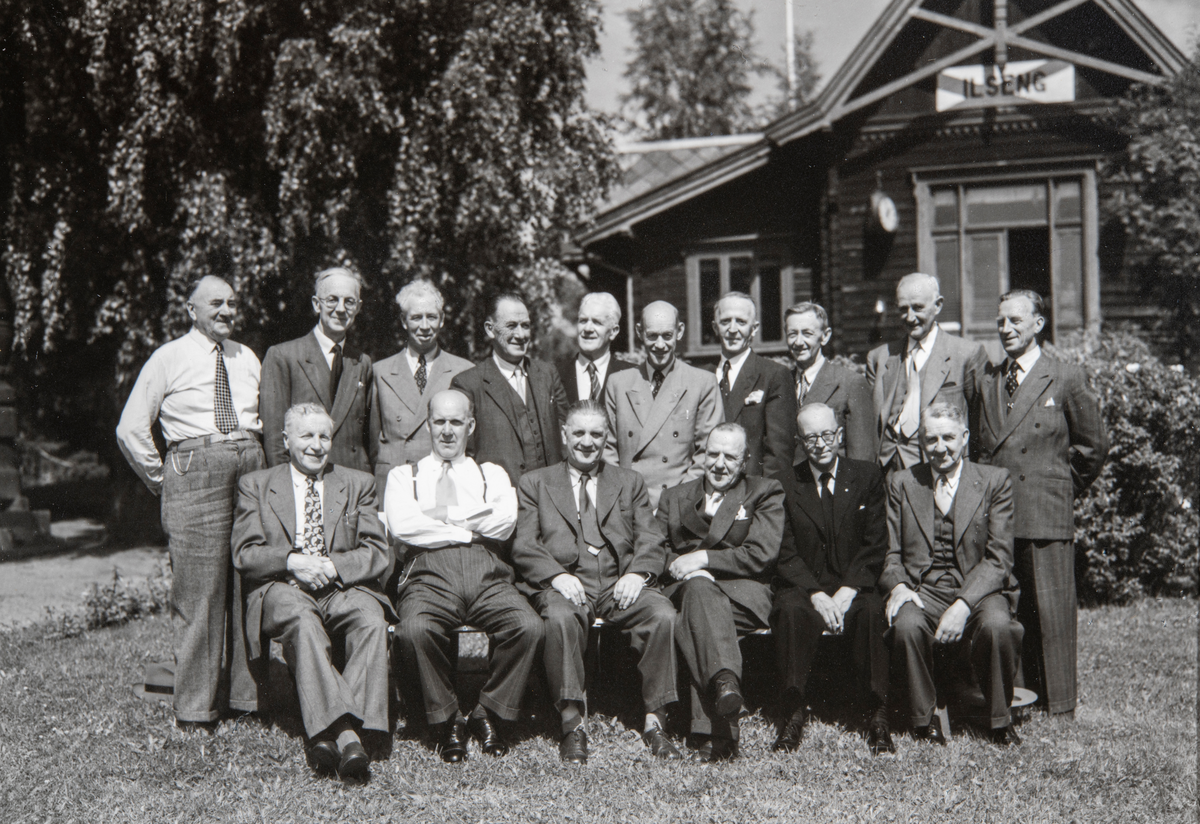 Hamar, Disen, Norsk Jernbanemuseum, gruppe 16 menn,