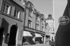 Klostergatan 32 i Linköping 1972. Ett av förra sekelskiftets många hus som inte bestod särskilt länge. Vy mot norr.