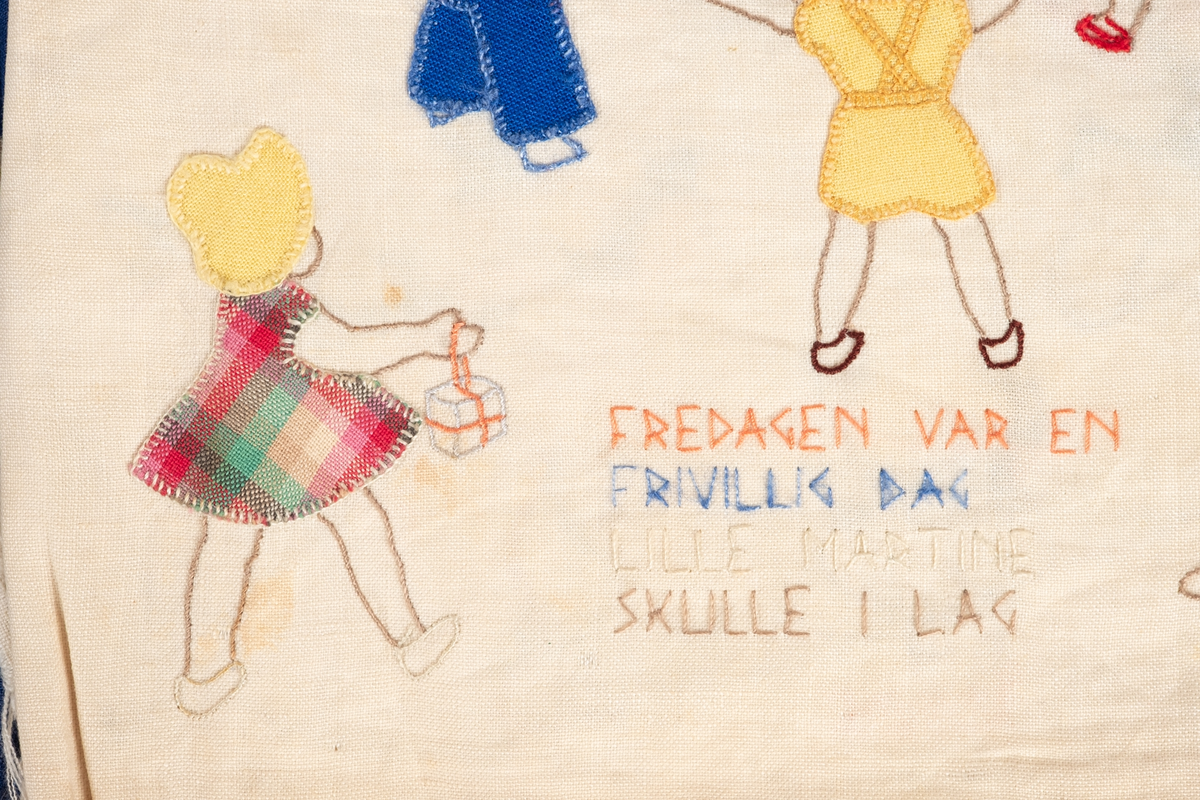 1. Barn som står i ring og holder hverandre i hendene. En jente og en baby står utenfor ringen og ser på.
2. En gutt og en jente ute på åkeren og skjærer havre.
3. En jente som plukker bær og en annen jente som sitter på gresset og spiser bær.
4. En jente og en gutt i en robåt. Gutten ror med to årer.
5. En prinsesse som sitter ut av et vindue og en gutt som står nedenfor og spiller på fløyte.
6. Et barn som ligger og sover i en seng. Tre engler svever ved sengen.
