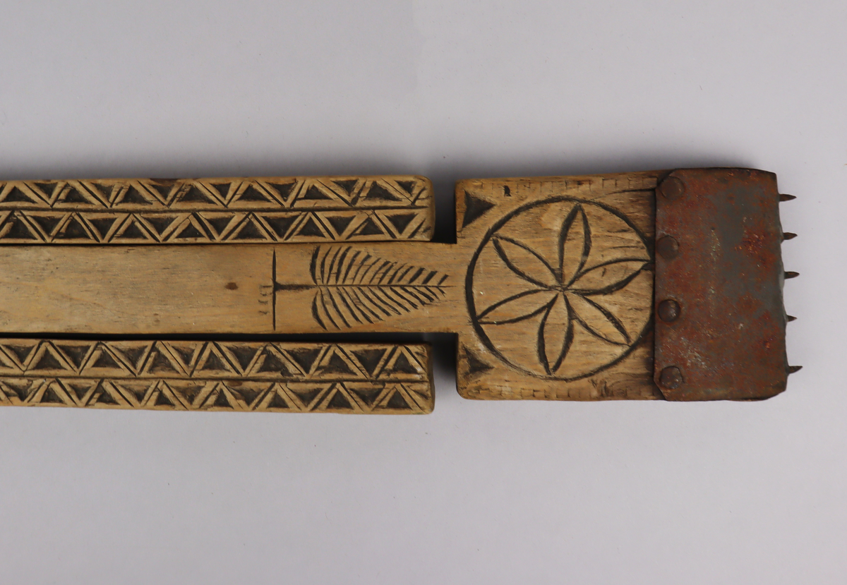 To store sirkler med blomster, geometriske border