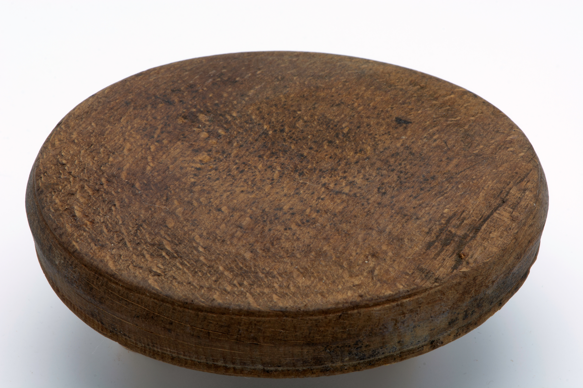 Lock till rund ask utan dekor.