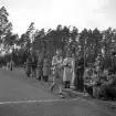 SM i gång på Värendsvallen, 1943.
Målgång (?) i gångtävlingen. Werner Hardmo korsar mållinjen.