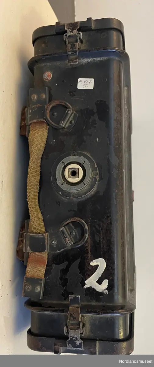 Feldfu.b   Nr 001391  41
Produsert av ulike selskaper for tyske væpnede styrker eller avdelinger (Reichswehr, Wehrmacht, Bundeswehr, NVA, BND, politi osv.)