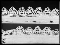 Katalogkort med foto. Påskrift H-b-f. Ovanåker Väggduk, knyp