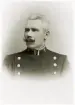 Överkonstapel Carl Johansson, Växjö.
Bröstbild, halvprofil. Ateljéfoto.