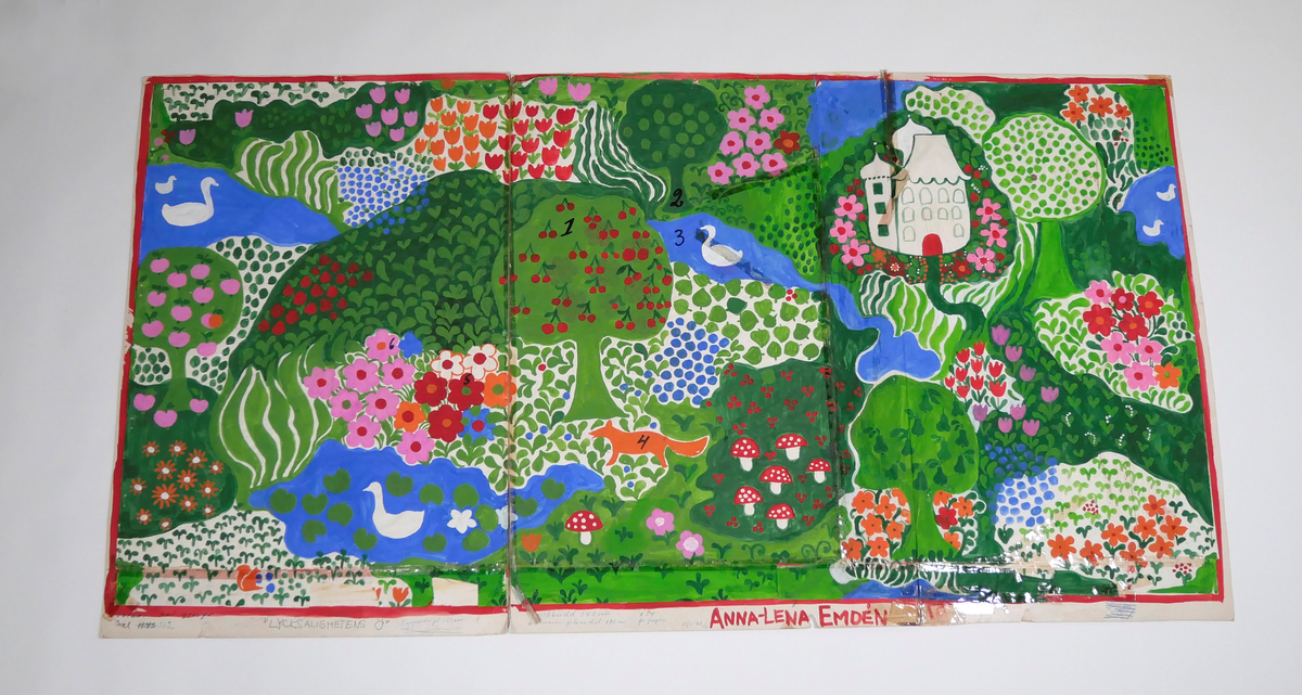 Originalskiss till mönstret Lycksalighetens ö av Anna-Lena Emdén, för Almedahls Alingsås 1968. Det var det fösta hon gjorde i Alingsås som inte var modeanpassat. Som en liten protest till alla blommor och modemönster skapade Emdén det här mönstret en sen kväll, ensam kvar på kontoret. Tidigare hade formgivare skapat repetitiva mönster som kunde klippas på alla ledder för att spara tyg. Nu lät hon Lycksalighetens ö breda ut sig över hela mönsterrapporten. Mönstret producerades som ett solomönster för KF (Kooperativa förbundet). 

Mönstret har även kallats Atterbom då försäljningsavdelningen på Almedahls tyckte bättre om det namnet.