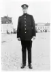 Överkonstapel Manfred Lundin, på stortorget, Växjö, ca 1920-25. 
I bakgrunden syns bl a dåv. Riksbankens hus vid Kronobergsgatan.