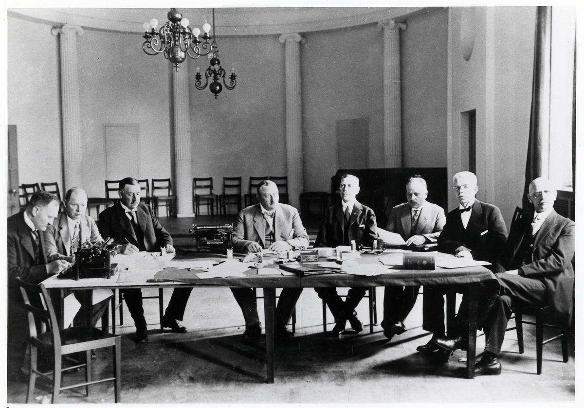 Svenska Polisförbundets styrelse, ca 1935.
Överkonstapel Manfred Lundin, Växjö, nr två från vänster.