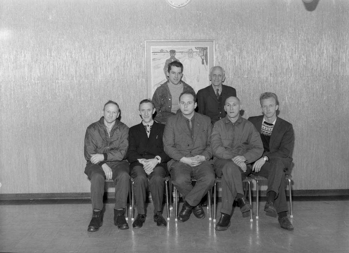 Lærerstab ved Fagskolen i Kristiansund? 1965. Fra fotoarkivet etter portrettfotograf Claus Monge. Museet overtok arkivet sommeren 2011.