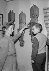 Spelmannen Eric Sahlströms nyckelharpor, Uppland