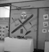 Aktiv Ungdom, 1943. Skärm från Kronobergs flygklubb. Interiör av utställningen 