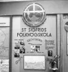 Aktiv Ungdom, 1943. Skärm om S:T Sigfrids Folkhögskola. Interiör av utställningen 