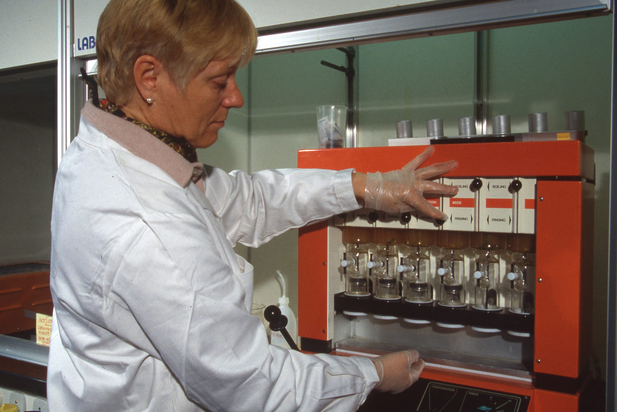 Akvaforsk, Sunndalsøra : Laboratoriearbeid