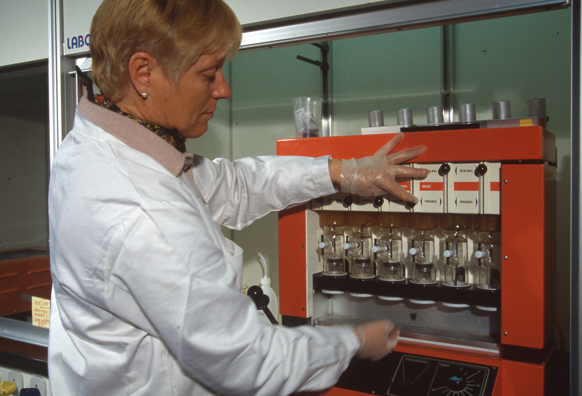 Akvaforsk, Sunndalsøra : Laboratoriearbeid