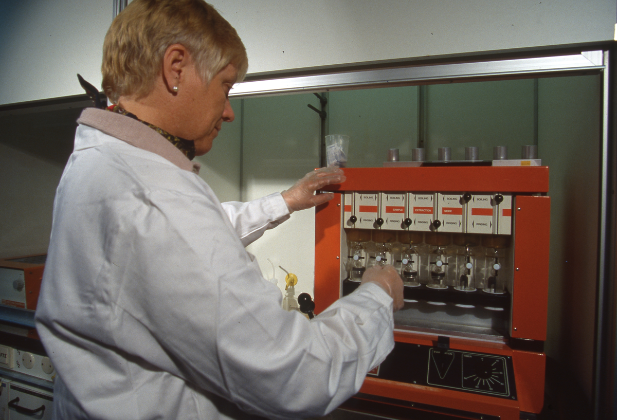 Akvaforsk, Sunndalsøra : Laboratoriearbeid