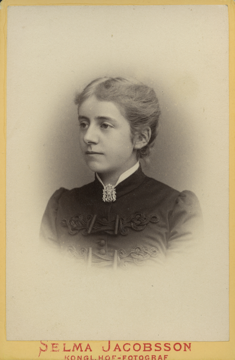 Porträtt av Emma Helene Thomée.