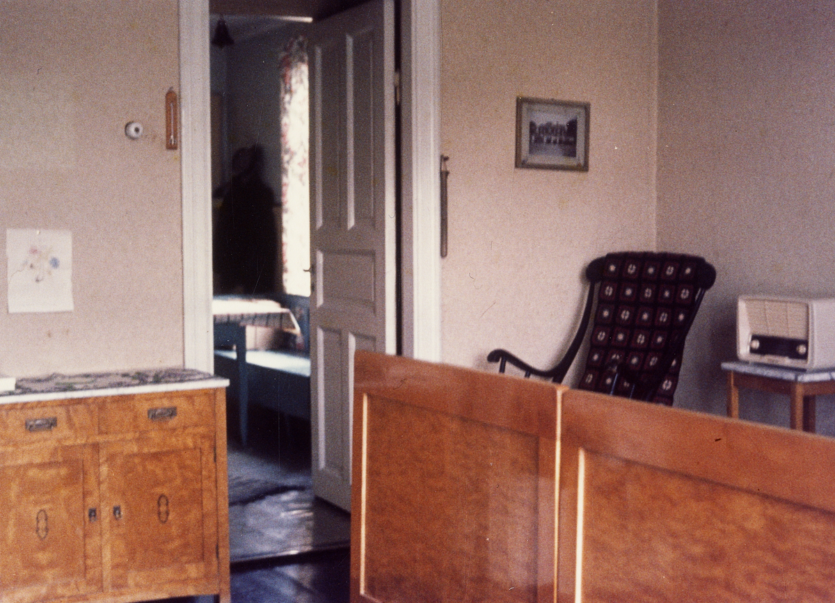Västra Esplanaden 22, (kv. Kräftan 1), Växjö. Ägare: poliskonstapel Carl F. Svensson (från 1921-1963).
Foton från lägenheten vid upplösningen 1963. 
(Notera batongen på väggen i sovrummet, nu i Växjö polismuseums samlingar).