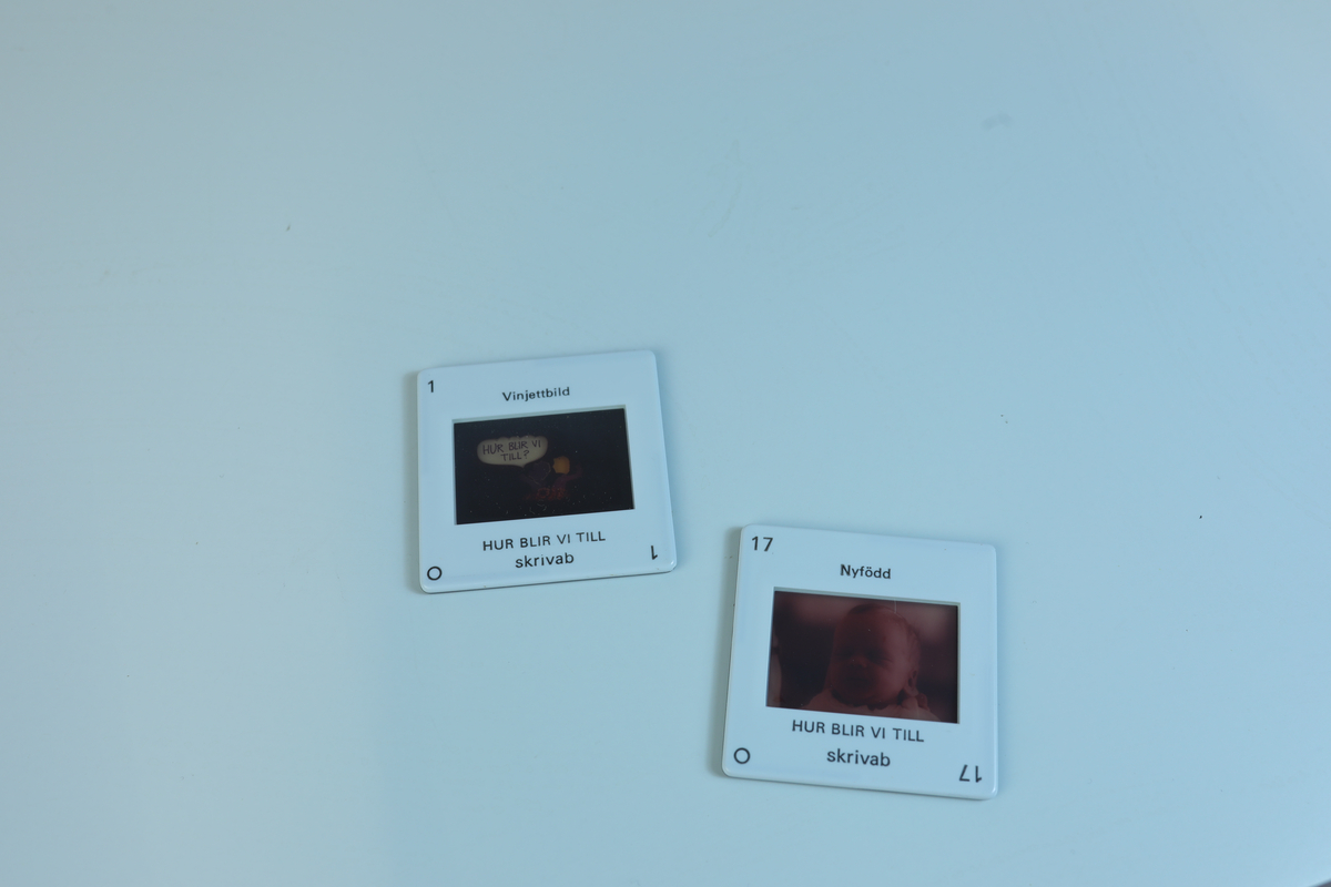 Lysbildeserie som består av åtte avlange bokser med små lysbilder. Disse tar for seg ulike sider av samfunnet, hverdagslivet og mellommenneskelige relasjoner.