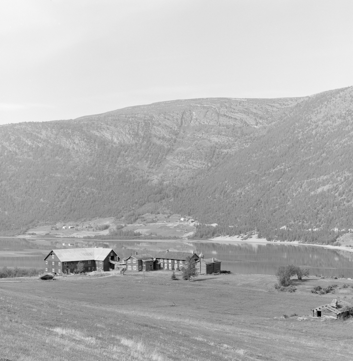 Eidefoss, lom stavkirke, gml. Bygninger