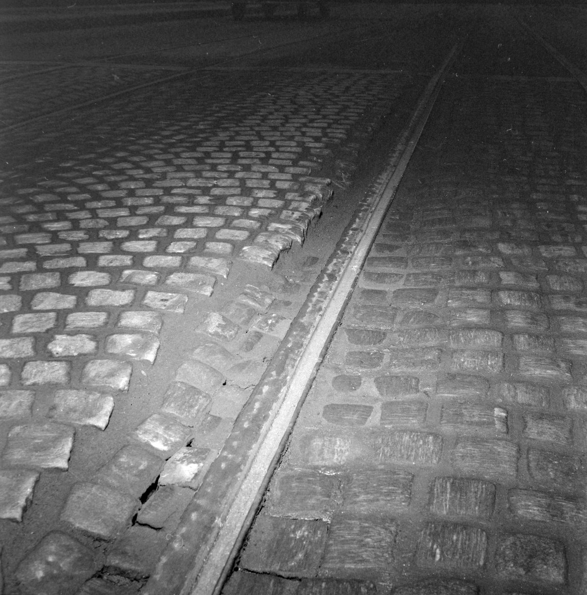 Dårlig veidekke og stygg sporvei på Bakke bru