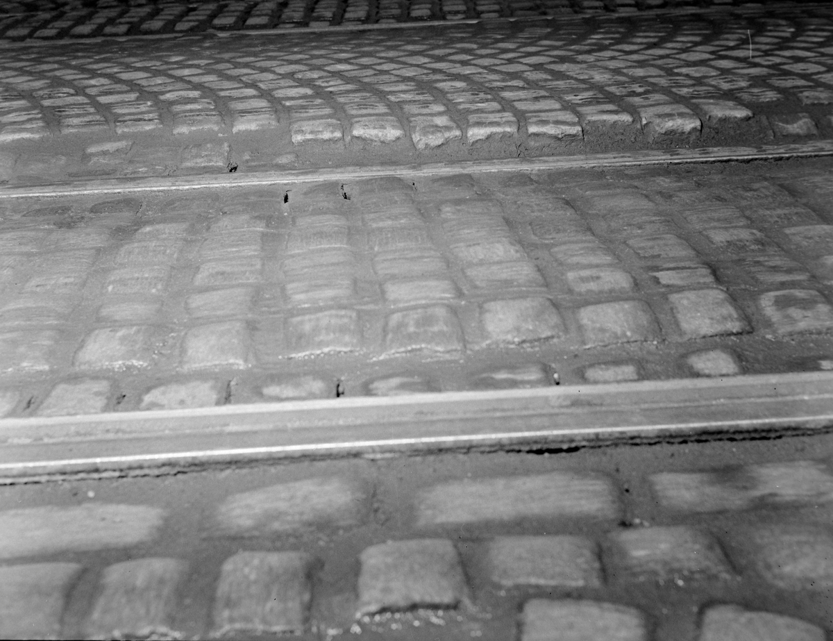 Dårlig veidekke og stygg sporvei på Bakke bru