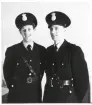 Bröderna Arne och Uno Bergqvist i full polisuniform, ca 1954.
Arne Bergqvist tjänstgjorde i Växjö 1949-51.