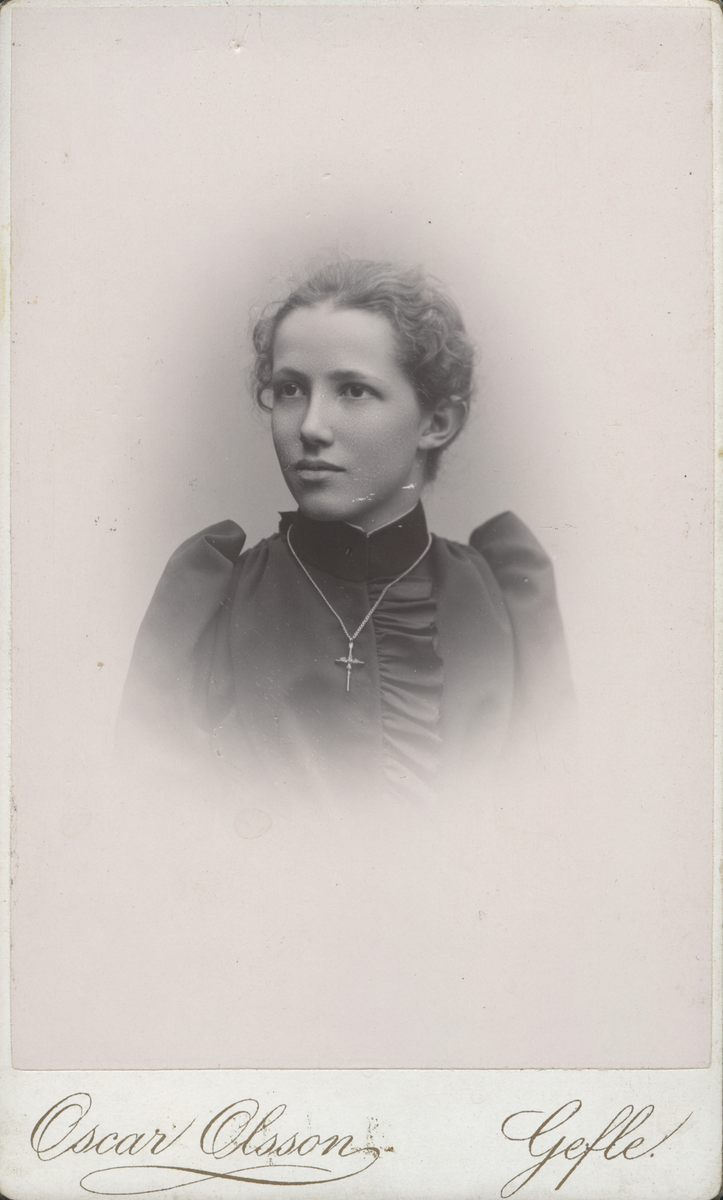 Porträtt av Anna Ödman -94 (enligt text baksida kort).