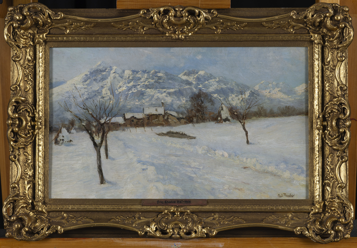 Fjell i vinter med tettsted [Maleri]