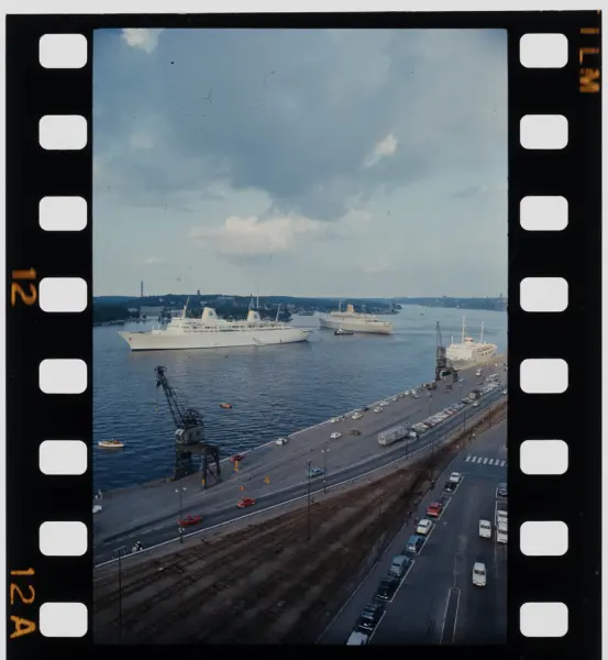 Utsikt över Stadsgården och stora passagerarfartyg på Saltsj