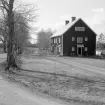 Bostadshus vid Tornby gård i Linköping. Dokumentation av Östergötlands museum 1975.