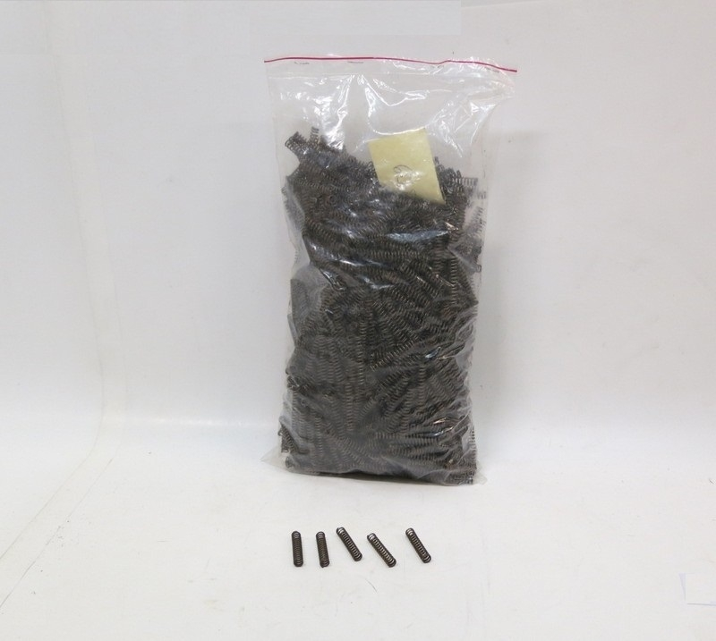 Påse med metallfjädrar som är en del av biljettången (SM 3439:2).

Se även SM 3439:1. Ask med kuvert innehållande stansar av olika typer samt delar av ej kompletta biljettänger.