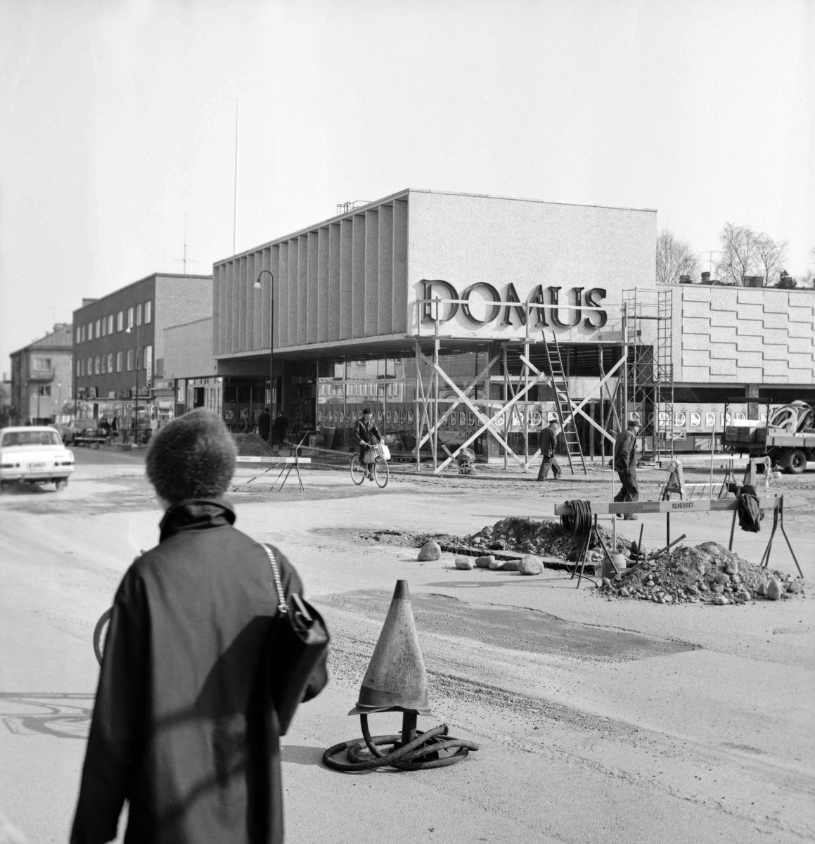 Byggnation av Domus, Centralgatan 11. 

Arbete, yrke, handel, anläggning.