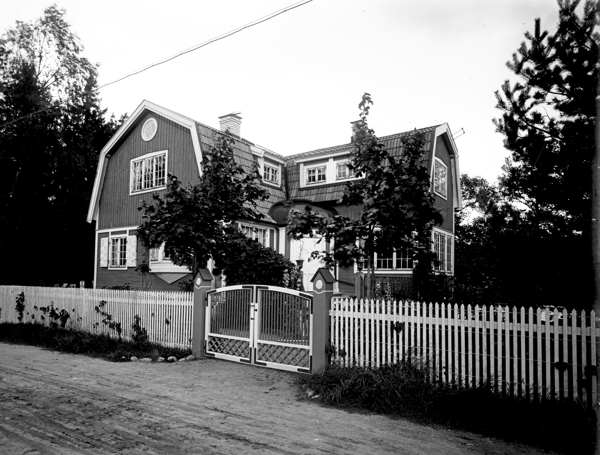Strandvägen 11, kvarteret Sjöfröken. Huset byggt omkring 1910 av kapten Bäcklin.