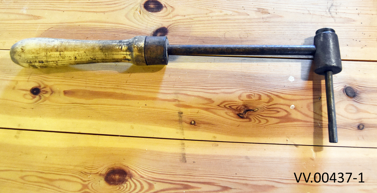 Dor, klubbe, trynetau og busteskrape til bruk ved slakting av gris