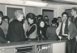 Nacka ungdomsgårdar besöker Nämndhuset (numera Nacka Stadshus) i Nacka år 1962.