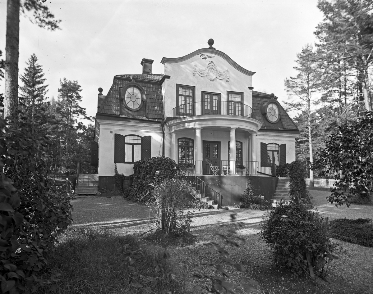 Grevgården, Grevgatan 24, Trehörningen. Fasaden mot sjösidan.