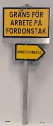 Stolpe med två skyltar