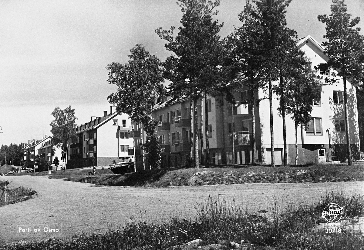 Parti av Ösmo. Bostadshus på Torgvägen.