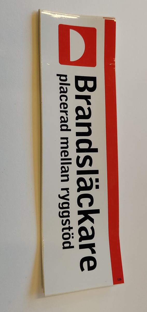 Text: 
Brandsläckare
placerad mellan ryggstöd