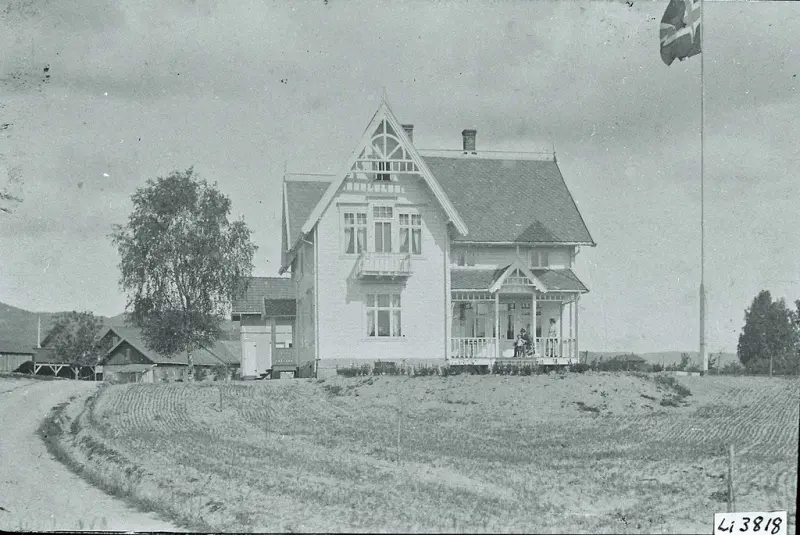 Alfheim. Lensmann Kjetil O. Skogens hjem.