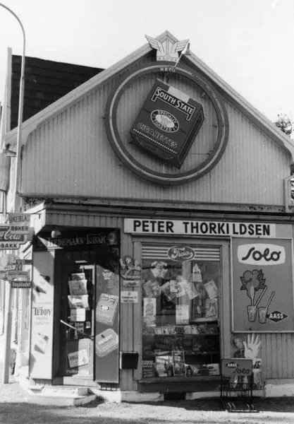 Butikker, småindustri, håndverkere og andre som drev service på Lierstranda i 1930-årene