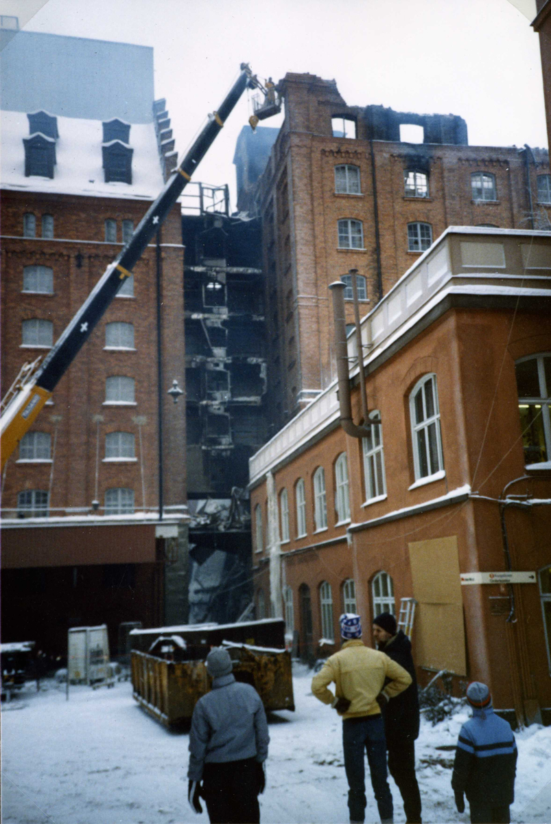 Efter branden vid Saltsjöqvarn. Foto 1986.